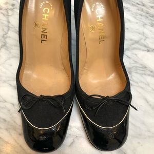 Chanel black pump